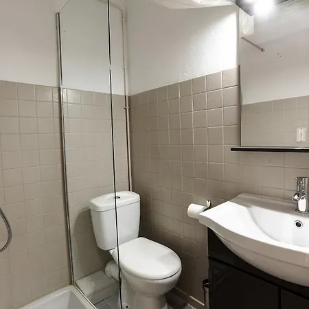 3 Pers Avec Terrasse Pres De La Et Des Commerces - Fr-1-776-80 Apartment